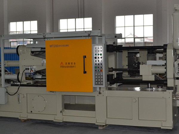 Injection molding equipment