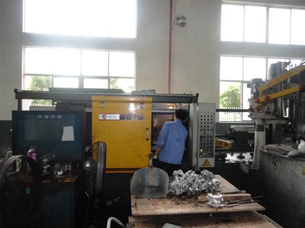 Injection molding equipment